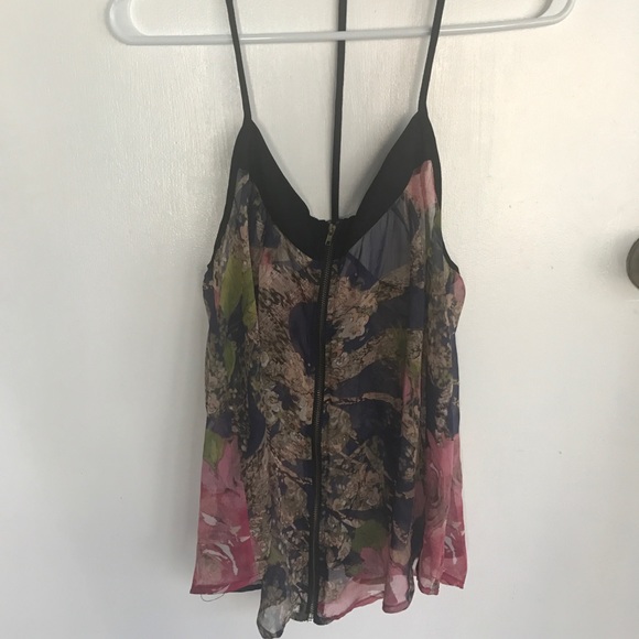 Beautiful flowy tank - Picture 2 of 3